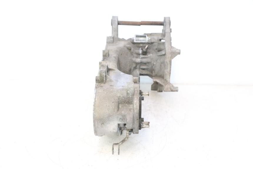 photo de ENGINE LOWER CASING PEUGEOT VIVACITY NEW 2T 50 (2008 - 2017) - High-resolution close-up