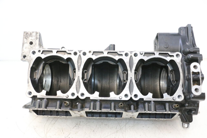 photo de ENGINE CRANKCASE YAMAHA WAVE RUNNER GP R 1200 (2000 - 2003) - Main view