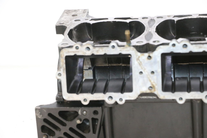 photo de ENGINE CRANKCASE YAMAHA WAVE RUNNER GP R 1200 (2000 - 2003) - Component zoom