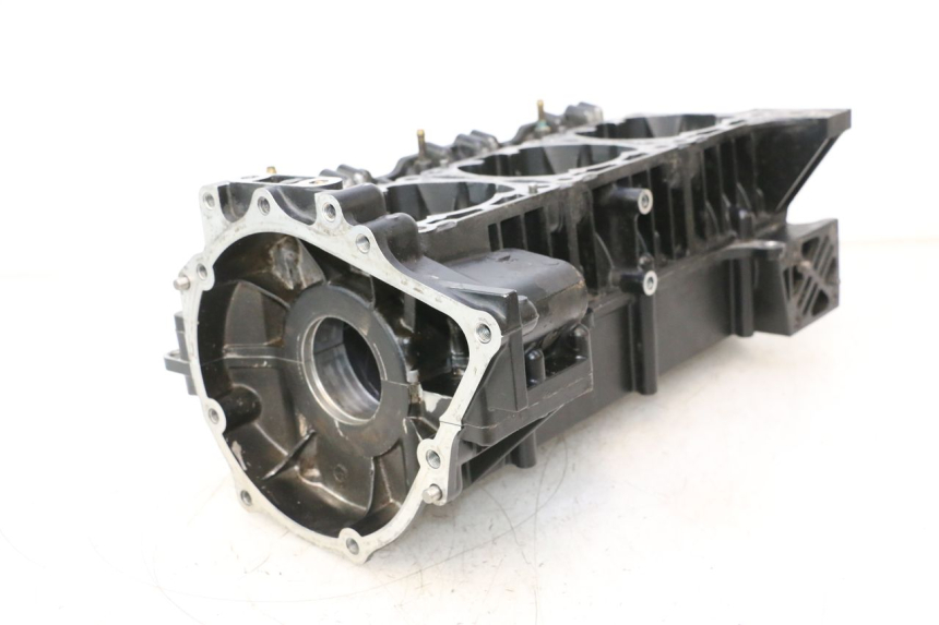 photo de ENGINE CRANKCASE YAMAHA WAVE RUNNER GP R 1200 (2000 - 2003) - Detailed visual inspection