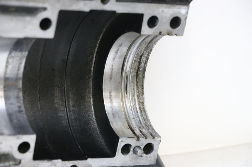 photo de ENGINE CRANKCASE YAMAHA WAVE RUNNER GP R 1200 (2000 - 2003) - Technical close-up