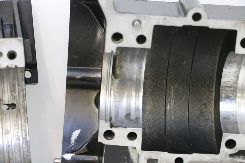 photo de ENGINE CRANKCASE YAMAHA WAVE RUNNER GP R 1200 (2000 - 2003) - Surface and material condition
