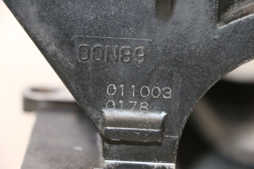 photo de ENGINE CRANKCASE YAMAHA WAVE RUNNER GP R 1200 (2000 - 2003) - Alternative perspective