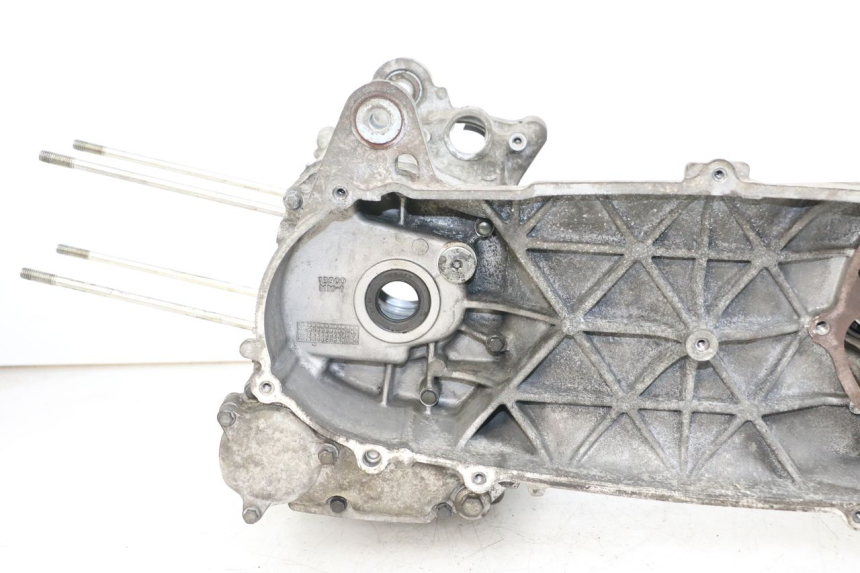 photo de ENGINE CRANKCASE YAMAHA X-MAX XMAX 125 (2010 - 2013) - Distinctive features