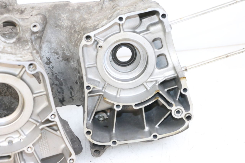 photo de ENGINE CRANKCASE YAMAHA X-MAX XMAX 125 (2010 - 2013) - High-resolution close-up