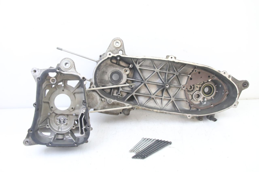 photo de ENGINE CRANKCASE YAMAHA X-MAX XMAX 125 (2010 - 2013) - Alternative perspective