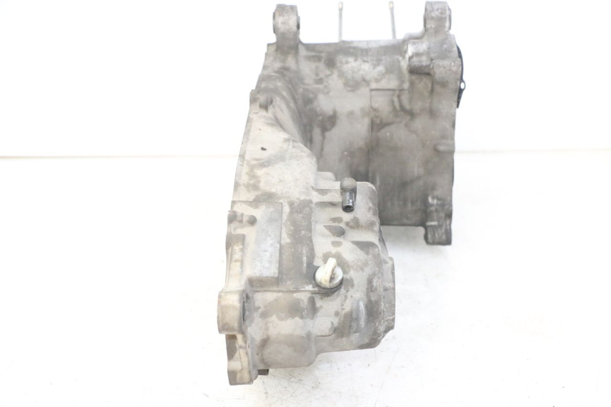 photo de BOTTOM ENGINE CASING YAMAHA XMAX X-MAX 125 (2006 - 2009) - Distinctive features