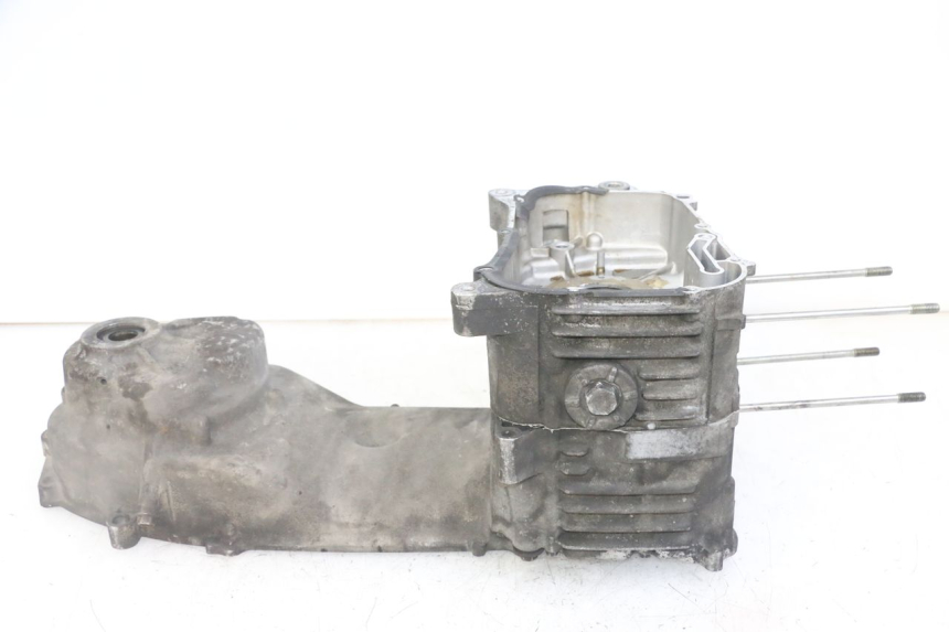 photo de BOTTOM ENGINE CASING YAMAHA XMAX X-MAX 125 (2006 - 2009) - Fixing points details