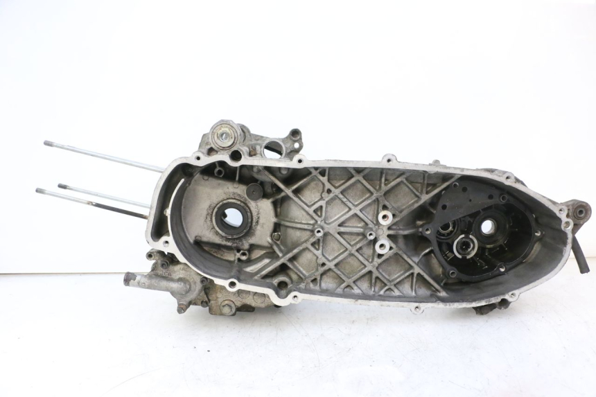 photo de ENGINE LOWER CASING YAMAHA X-MAX XMAX 250 (2006 - 2009) - High-resolution close-up