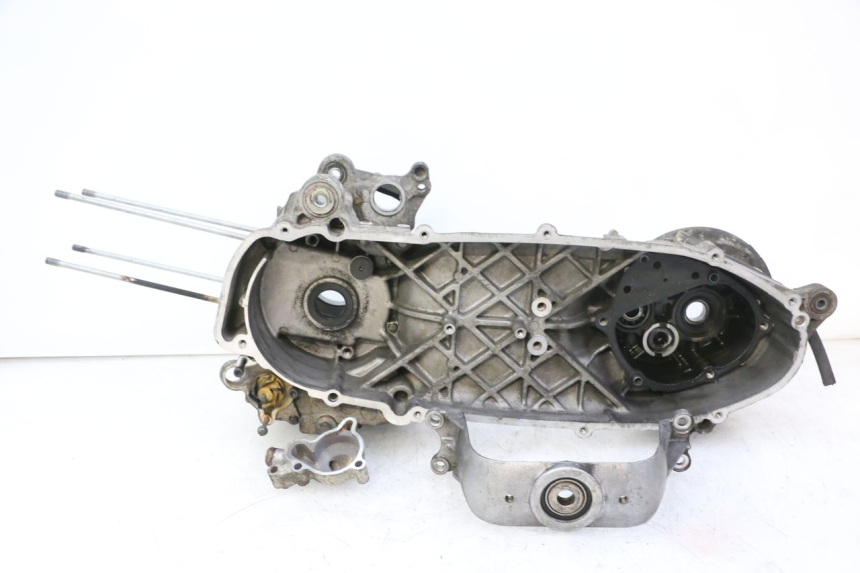 photo de ENGINE LOWER CASING YAMAHA X-MAX XMAX 250 (2006 - 2009) - Alternative angle