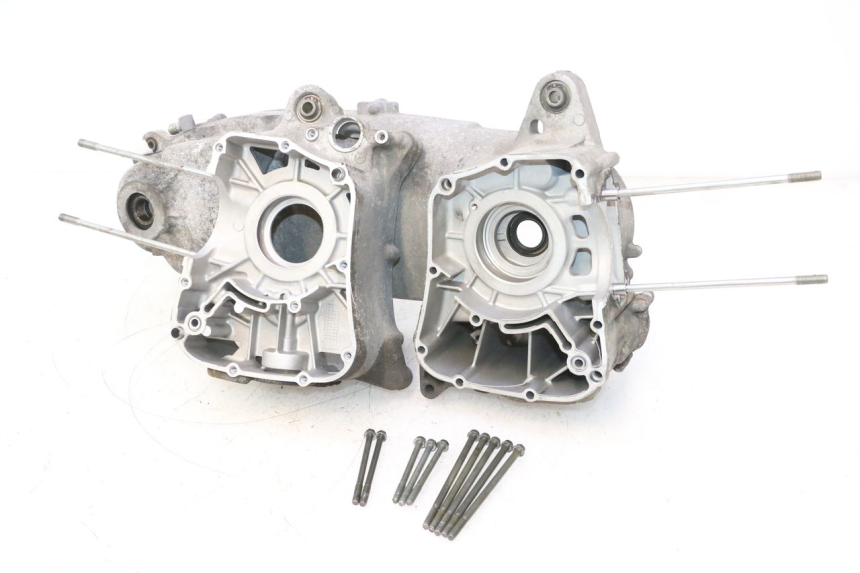photo de BOTTOM ENGINE CASING YAMAHA XMAX X-MAX 125 (2006 - 2009) - Component detail