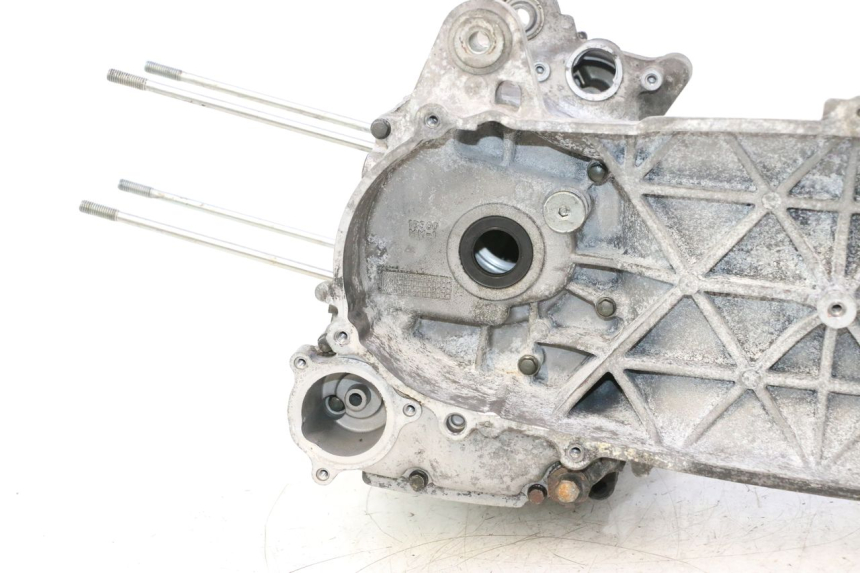 photo de BOTTOM ENGINE CASING YAMAHA XMAX X-MAX 125 (2006 - 2009) - Supplementary product photo