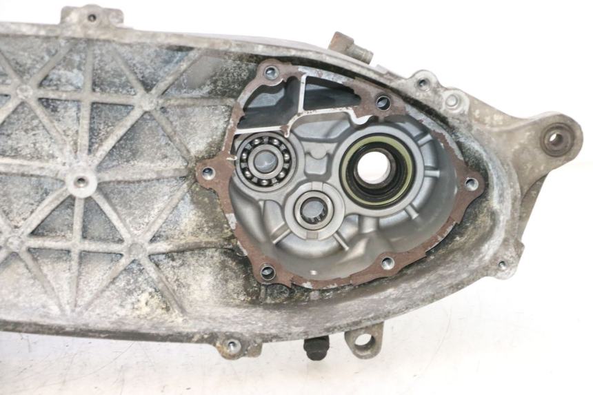 photo de BOTTOM ENGINE CASING YAMAHA XMAX X-MAX 125 (2006 - 2009) - Detailed visual inspection
