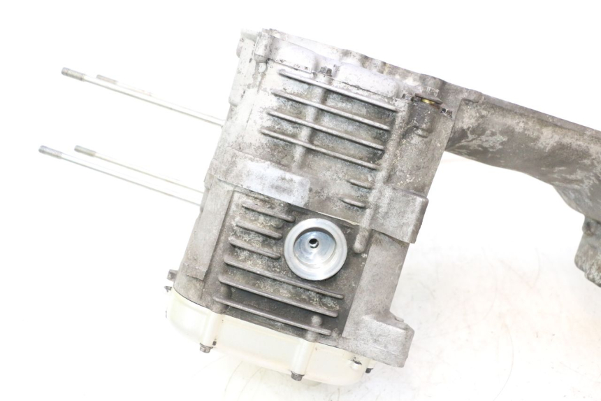photo de BOTTOM ENGINE CASING YAMAHA XMAX X-MAX 125 (2006 - 2009) - Focus on structure