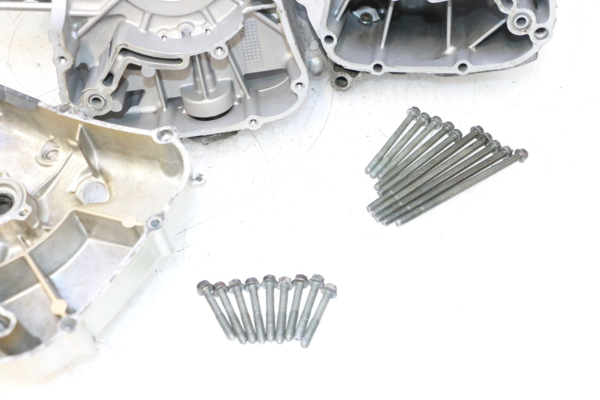 photo de BOTTOM ENGINE CASING YAMAHA XMAX X-MAX 125 (2006 - 2009) - Zoom on usage condition