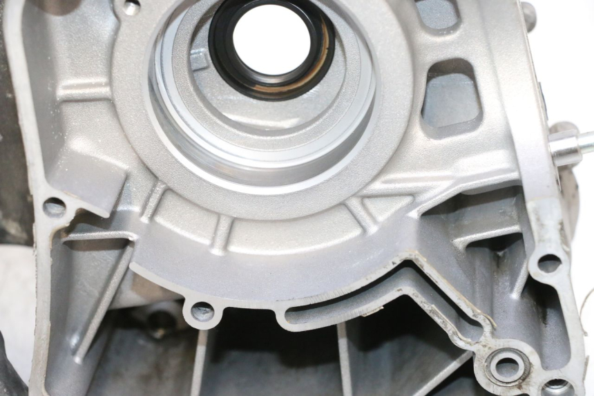 photo de BOTTOM ENGINE CASING YAMAHA XMAX X-MAX 125 (2006 - 2009) - Technical close-up
