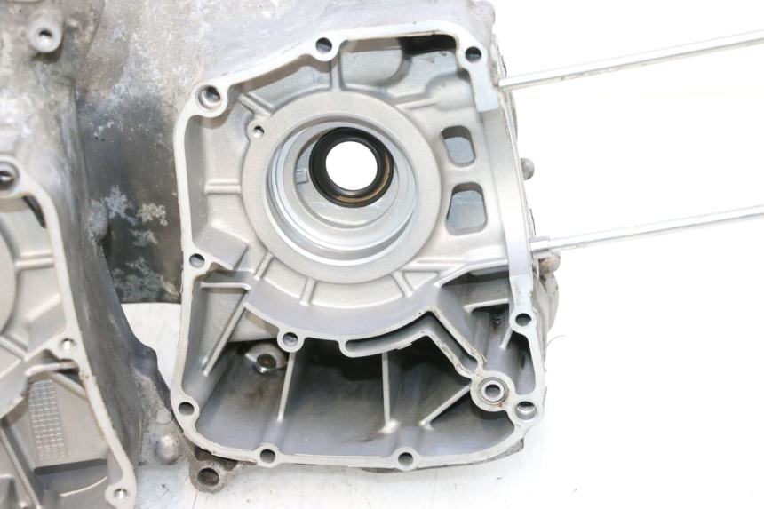 photo de BOTTOM ENGINE CASING YAMAHA XMAX X-MAX 125 (2006 - 2009) - Product overview