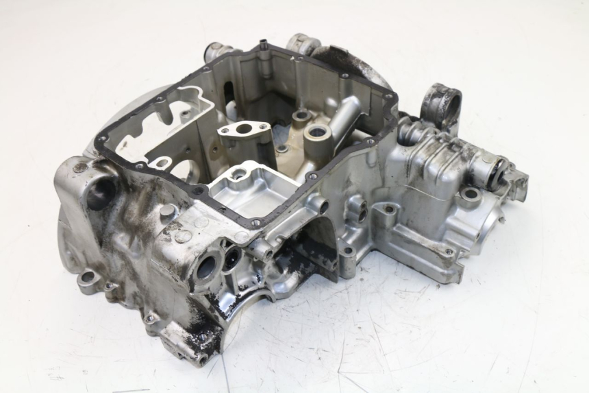 photo de ENGINE CRANKCASE YAMAHA XJS DIVERSION 600 (1997 - 1999) - Surface and material condition
