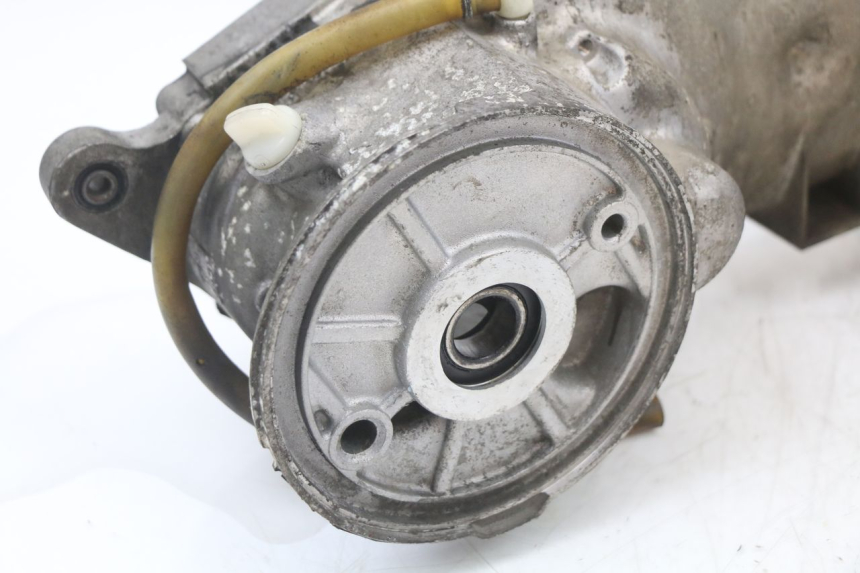 photo de ENGINE LOWER CASING YAMAHA YP MAJESTY 125 (2002 - 2006) - Distinctive features