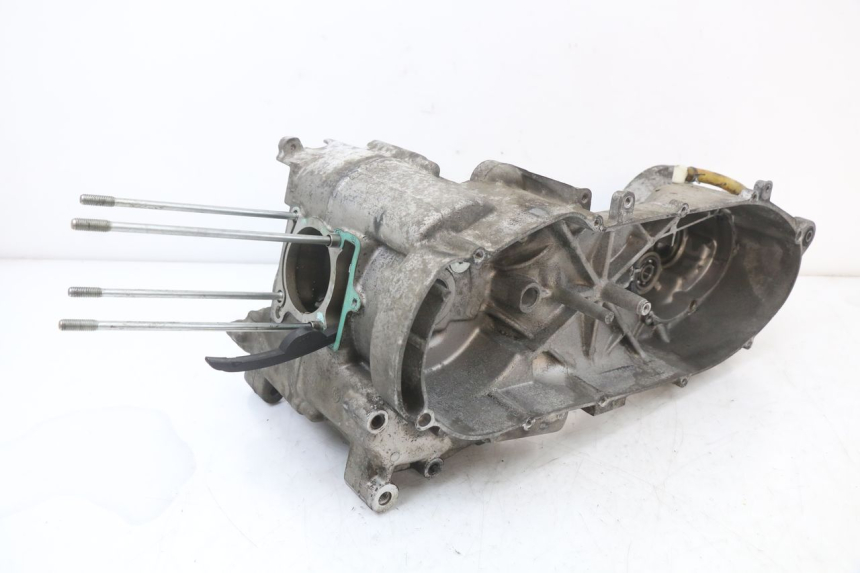 photo de ENGINE LOWER CASING YAMAHA YP MAJESTY 125 (2002 - 2006) - Technical close-up