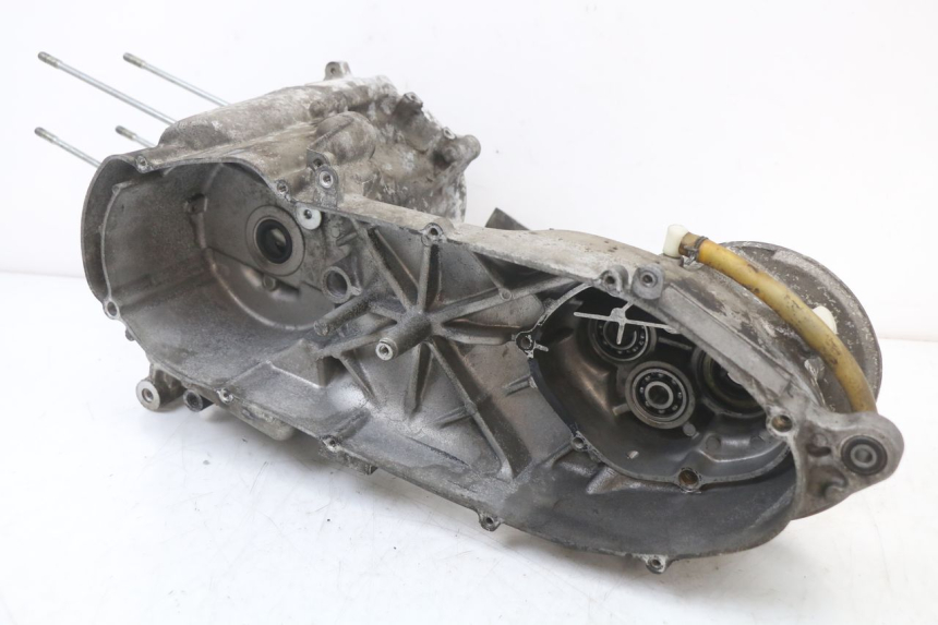 photo de ENGINE LOWER CASING YAMAHA YP MAJESTY 125 (2002 - 2006) - Surface and material condition