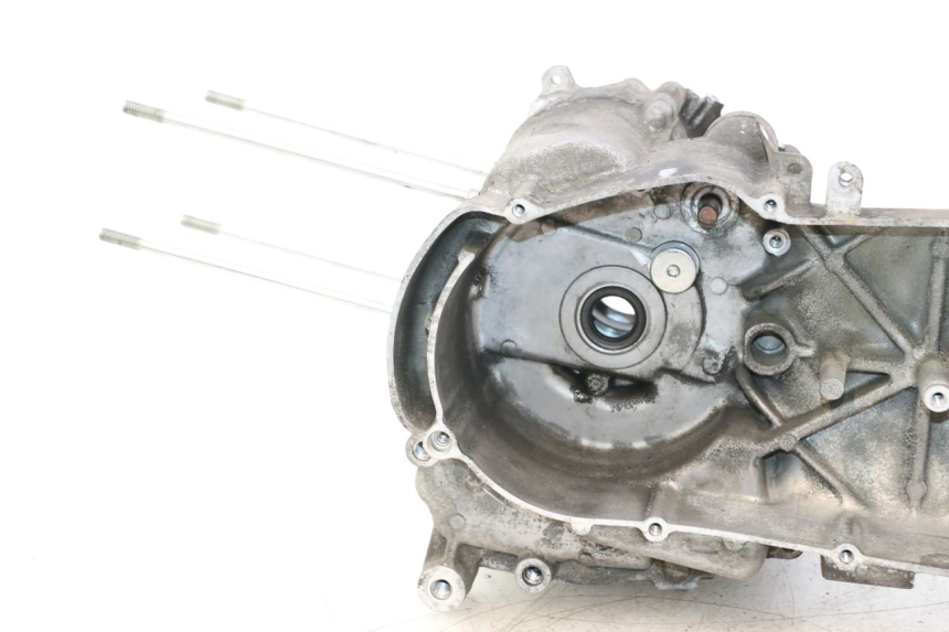 photo de ENGINE CRANKCASE YAMAHA YP MAJESTY 125 (1998 - 2001) - Fixing points details