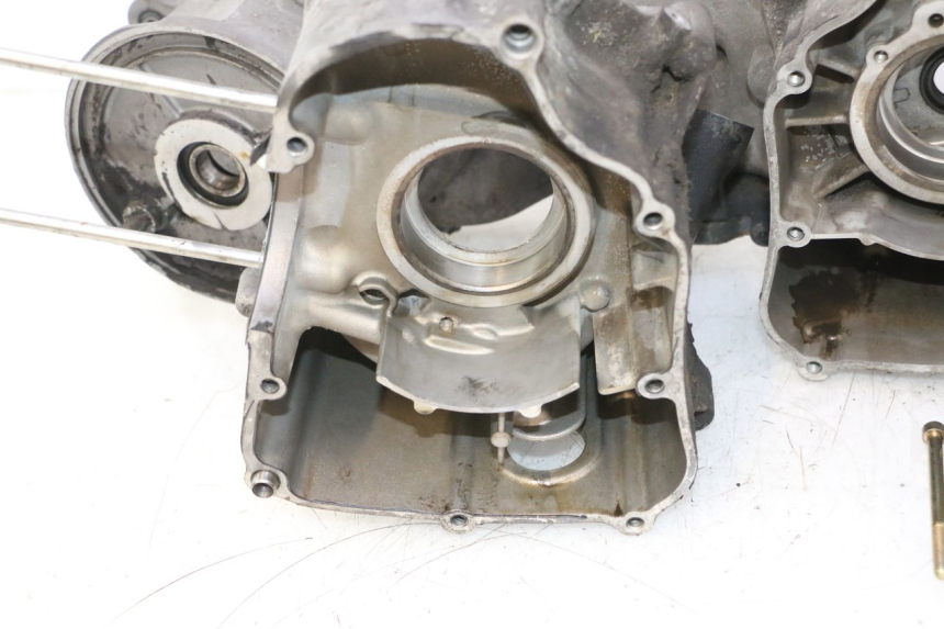 photo de ENGINE CRANKCASE YAMAHA YP MAJESTY 125 (1998 - 2001) - Detailed visual inspection