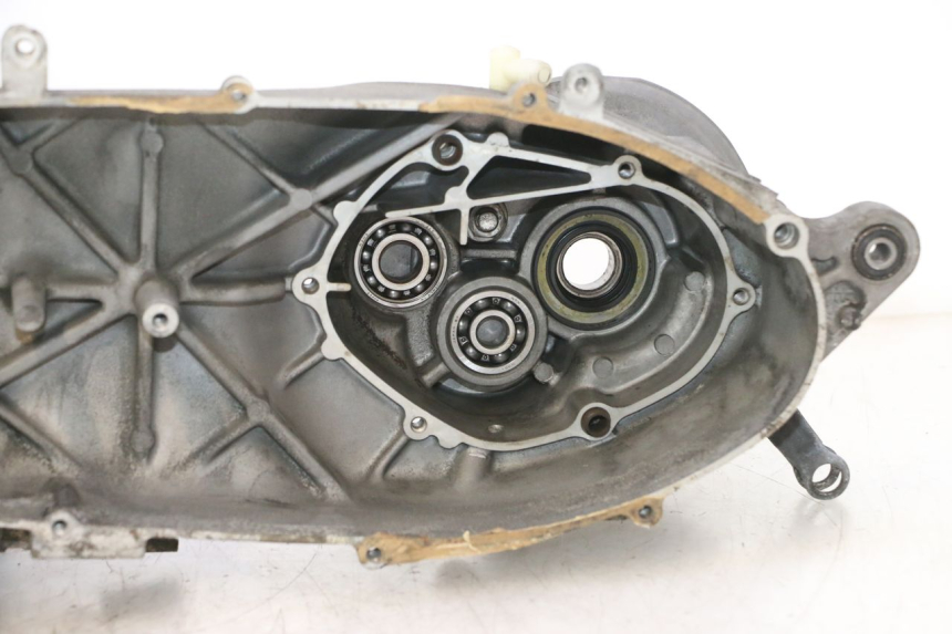photo de ENGINE CRANKCASE YAMAHA YP MAJESTY 125 (1998 - 2001) - Surface and material condition