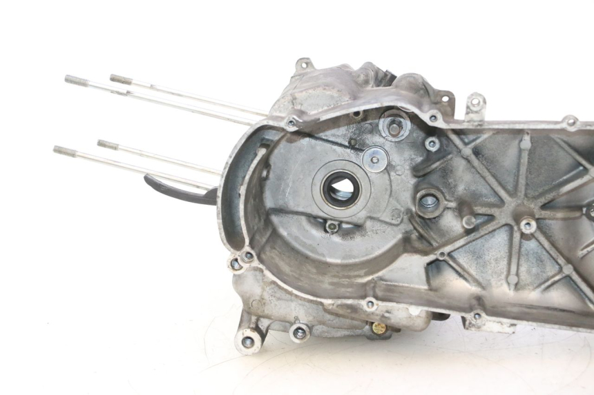photo de ENGINE CRANKCASE YAMAHA YP MAJESTY 125 (2007 - 2010) - Detailed visual inspection