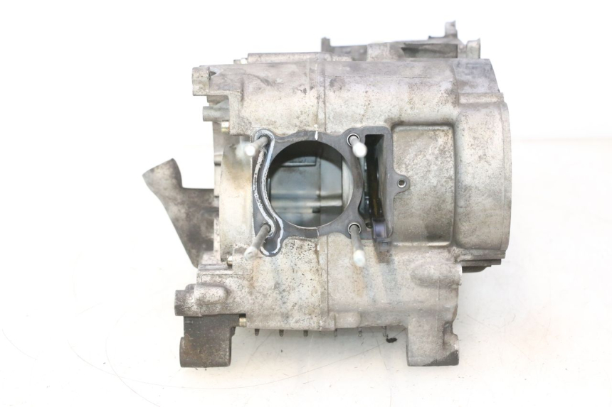 photo de ENGINE CRANKCASE YAMAHA YP MAJESTY 125 (2007 - 2010) - Alternative angle
