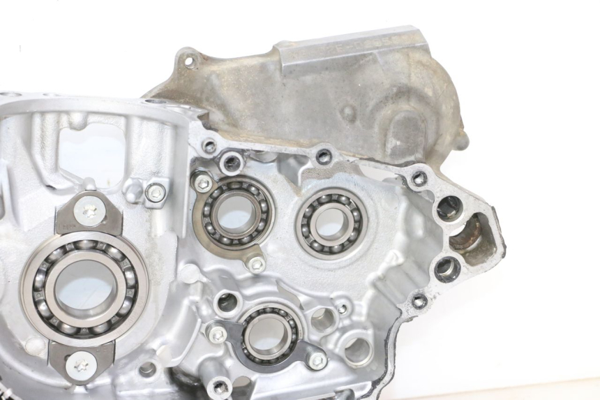 photo de ENGINE CRANKCASE YAMAHA YZ-F YZF 250 (2014 - 2018) - Alternative angle