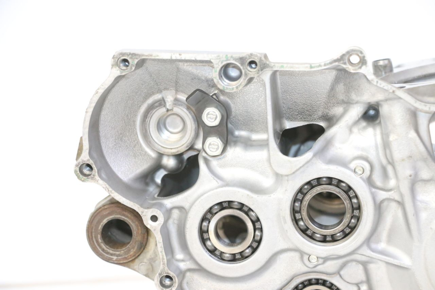 photo de ENGINE CRANKCASE YAMAHA YZ-F YZF 250 (2014 - 2018) - Fixing points details