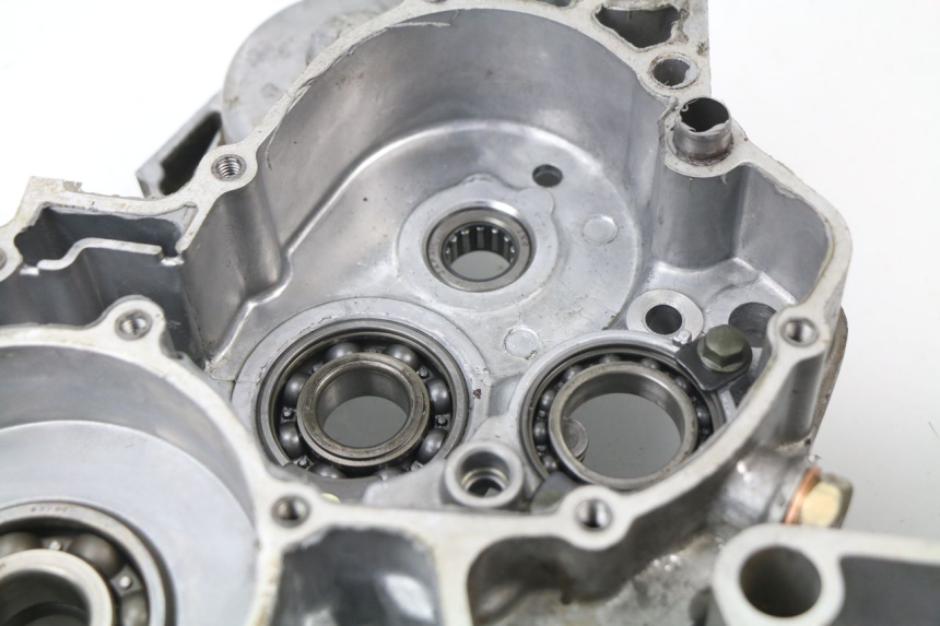 photo de ENGINE CRANKCASE YAMAHA YZ 125 (1998 - 2005) - Alternative angle