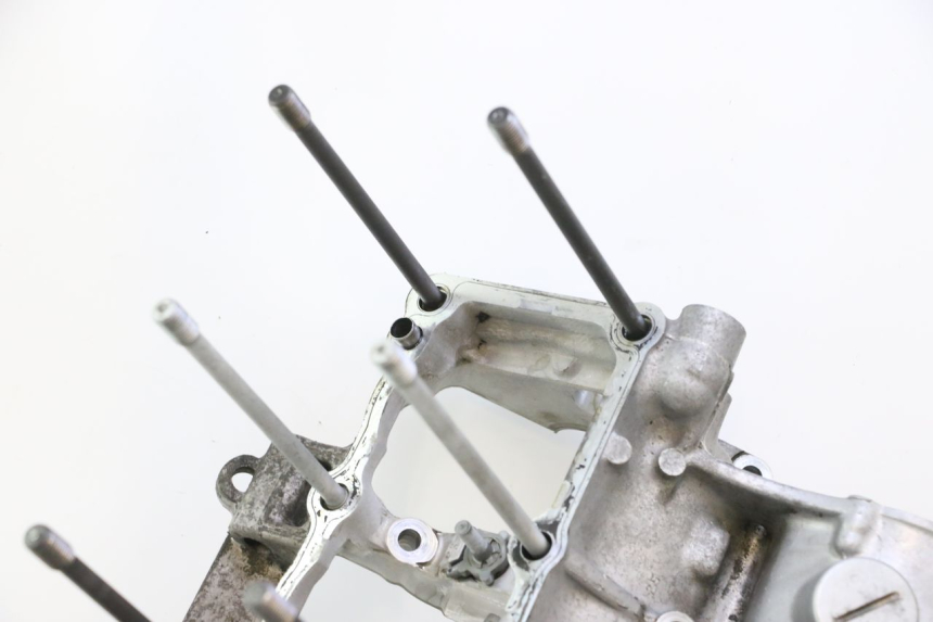 photo de ENGINE CRANKCASE YAMAHA YZF R GENESIS 750 (1993 - 1998) - High-resolution close-up