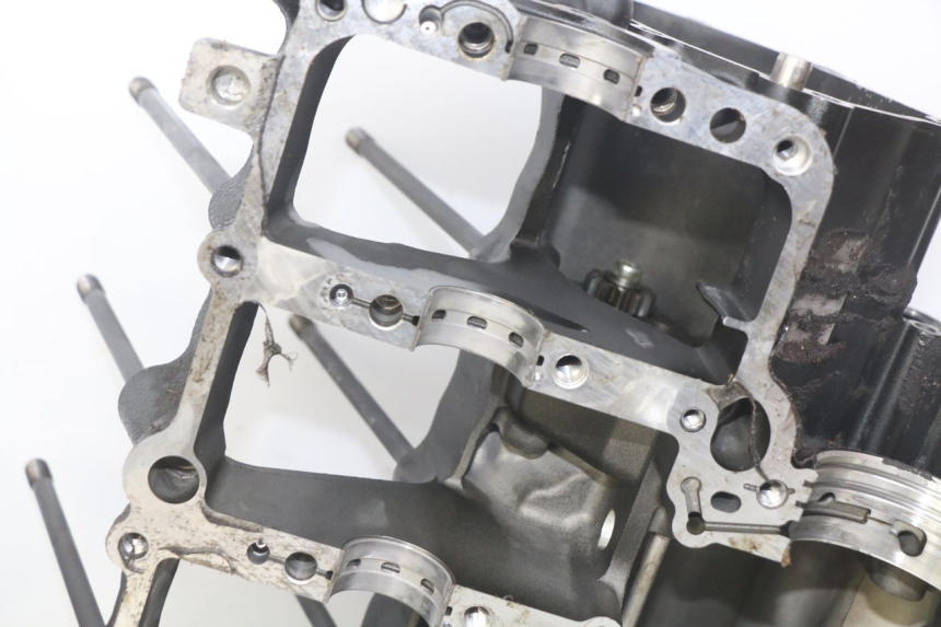 photo de ENGINE LOWER CASING YAMAHA YZF R1 1000 (2007 - 2008) - High-resolution close-up