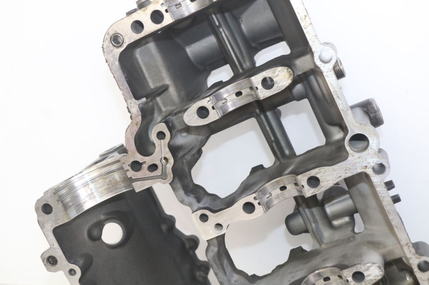 photo de ENGINE LOWER CASING YAMAHA YZF R1 1000 (2007 - 2008) - Detailed visual inspection