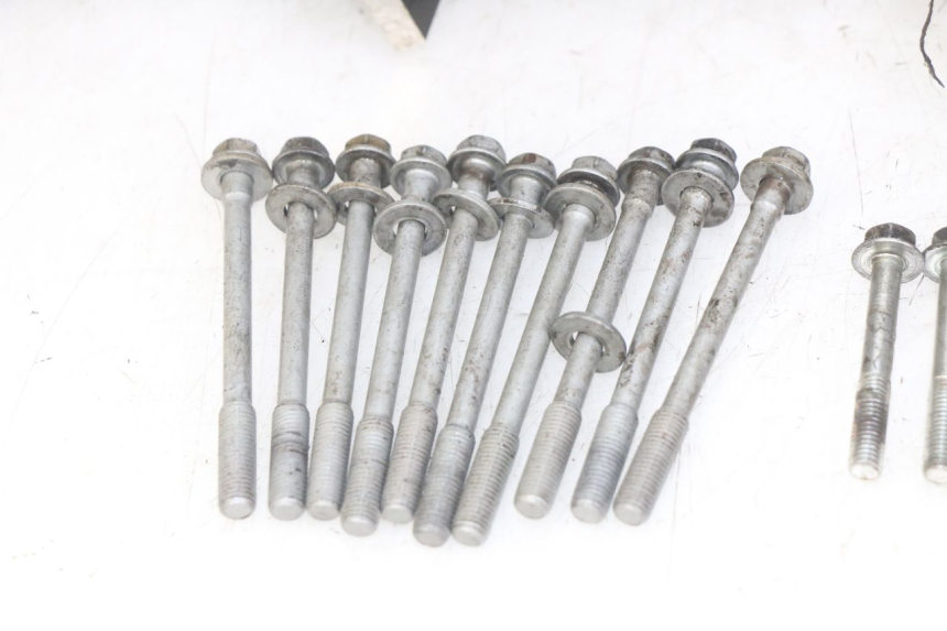 photo de ENGINE LOWER CASING YAMAHA YZF R1 1000 (2007 - 2008) - Spare part profile view