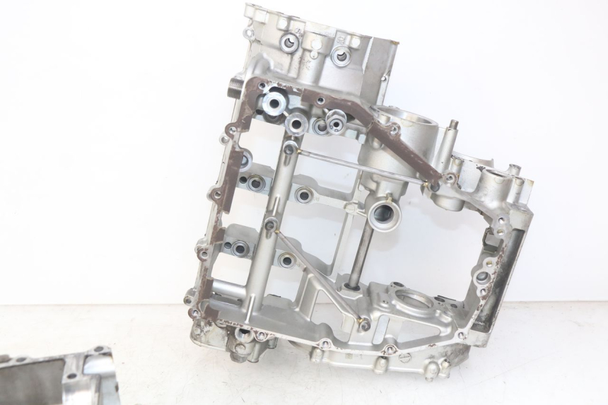 photo de ENGINE LOWER CASING KAWASAKI ZX-6R ZX6R 600 (1995 - 1997) - Distinctive features