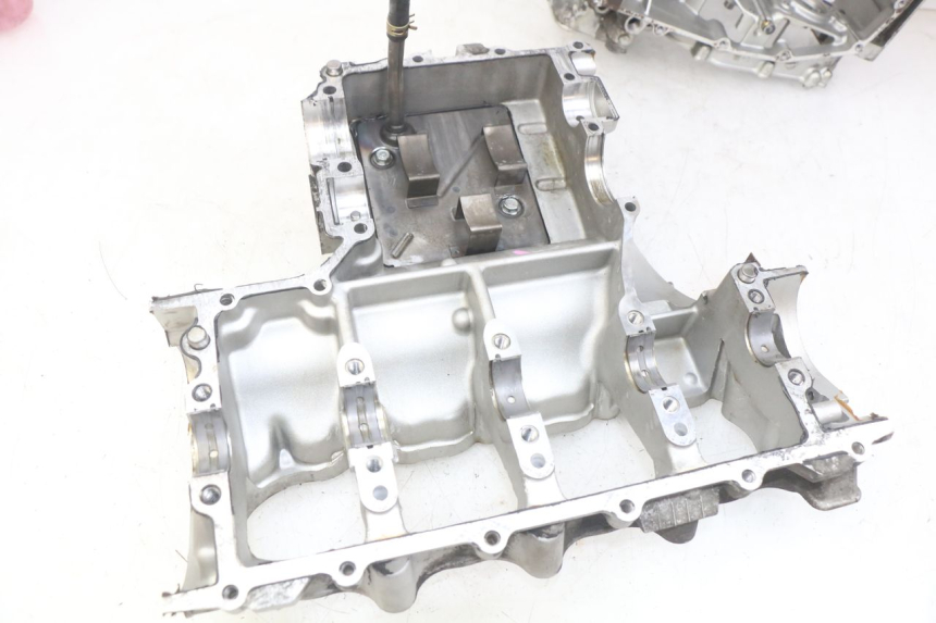 photo de ENGINE LOWER CASING KAWASAKI ZX-6R ZX6R 600 (1995 - 1997) - High-resolution close-up