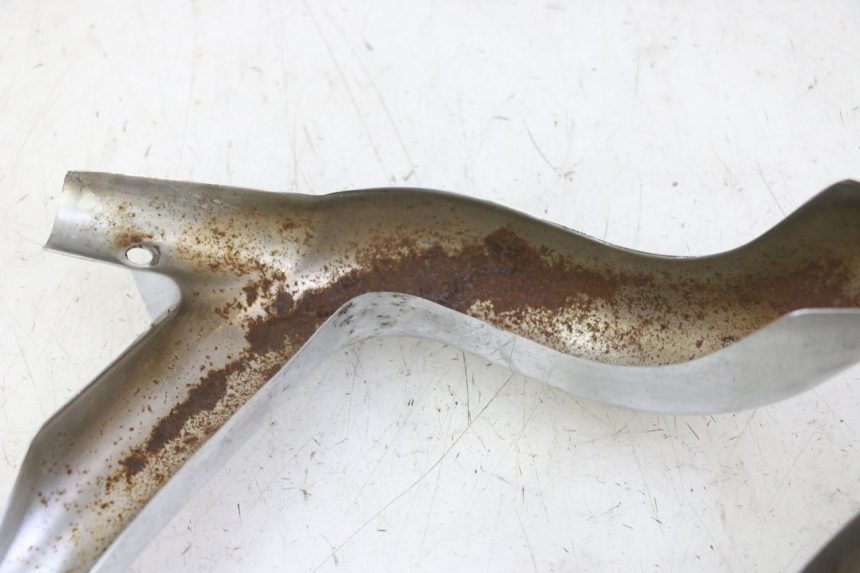 photo de Exhaust cover HYOSUNG GV AQUILA 125 (2000 - 2009) - Alternative perspective