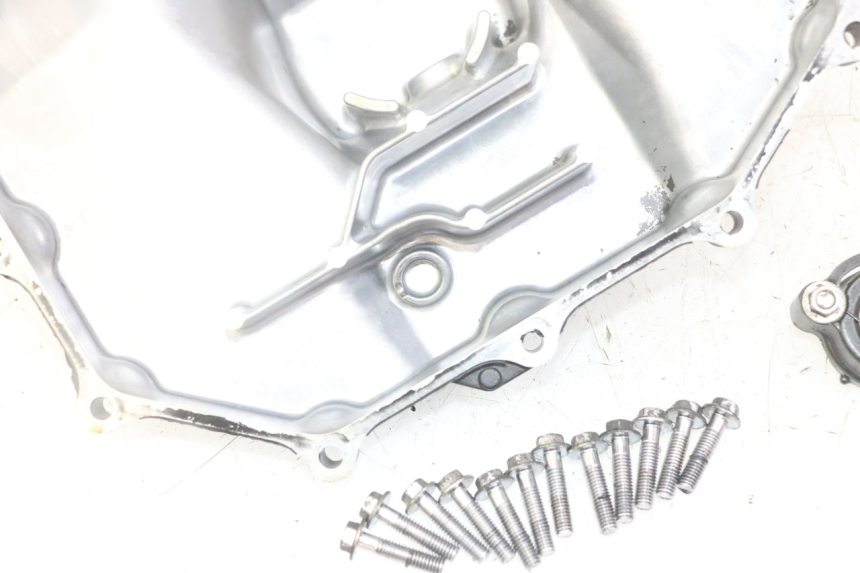 photo de ENGINE OIL COVER HONDA CB R 1000 (2018 - 2023) - Fixing points details