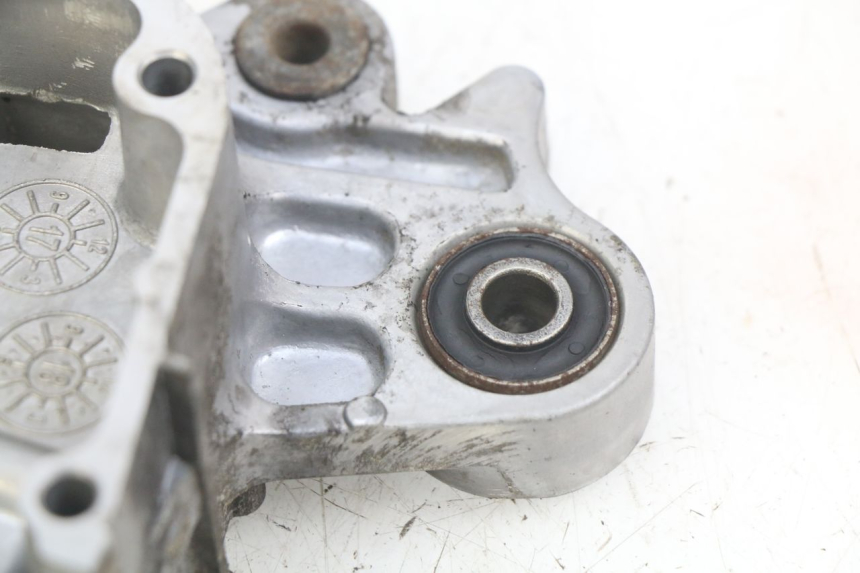 photo de RIGHT ENGINE COVER KYMCO AGILITY 16+ 4T 50 (2018 - 2023) - Zoom on usage condition