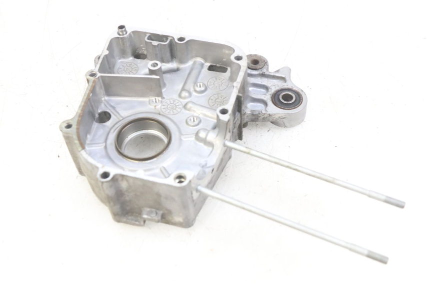 photo de RIGHT ENGINE COVER KYMCO AGILITY 16+ 4T 50 (2018 - 2023) - Alternative perspective