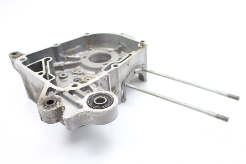 photo de RIGHT ENGINE COVER KYMCO AGILITY DELIVERY 4T 50 (2018 - 2023) - Zoom on usage condition