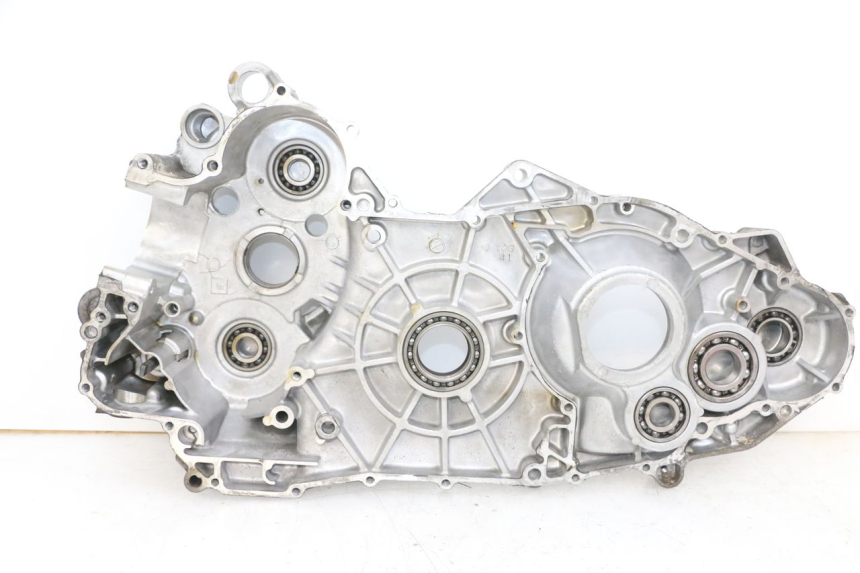 photo de RIGHT ENGINE CRANKCASE SUZUKI BURGMAN 650 (2013 - 2020) - Component detail