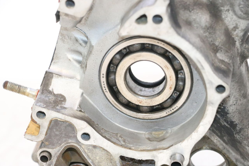 photo de RIGHT ENGINE CRANKCASE HONDA FES PANTHEON 2T 125 (1998 - 2002) - Technical close-up