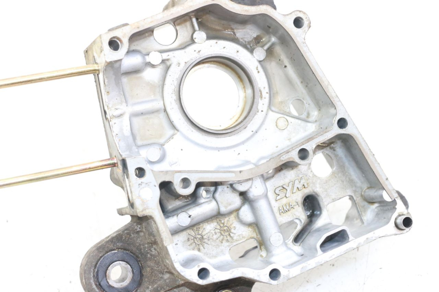 photo de RIGHT ENGINE CRANKCASE SYM FIDDLE 2 50 (2008 - 2013) - Alternative perspective
