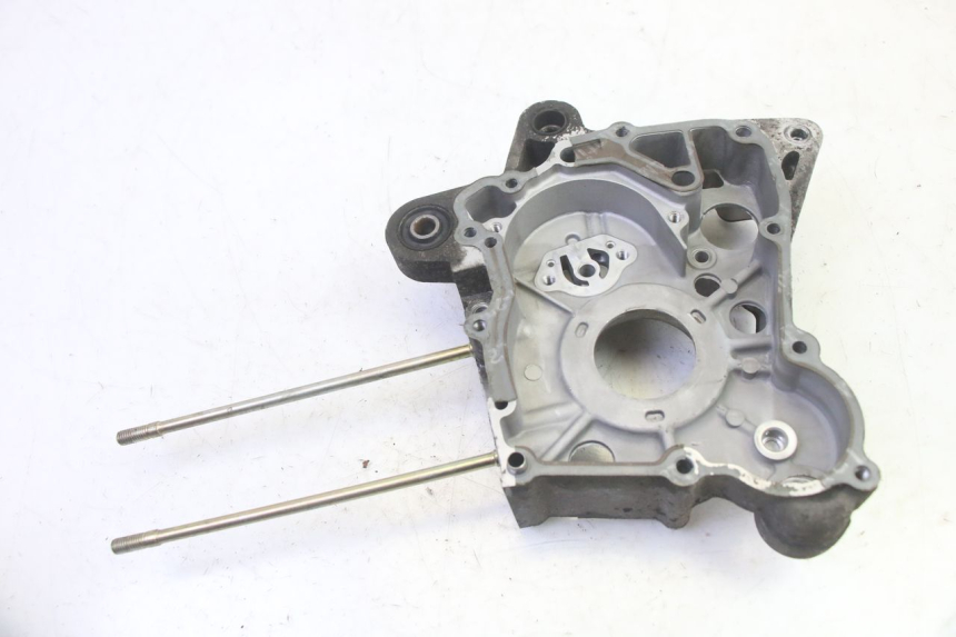 photo de RIGHT ENGINE CRANKCASE SYM FIDDLE 3 III 125 (2014 - 2020) - Zoom on usage condition
