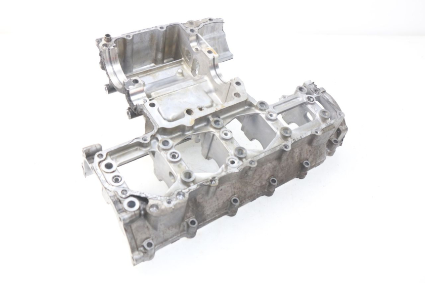 photo de RIGHT ENGINE CRANKCASE SUZUKI GSX-R GSXR 600 (2001 - 2003) - Zoom on usage condition