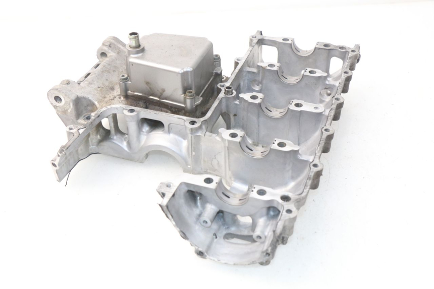 photo de RIGHT ENGINE CRANKCASE SUZUKI GSX-R GSXR 600 (2001 - 2003) - Technical close-up